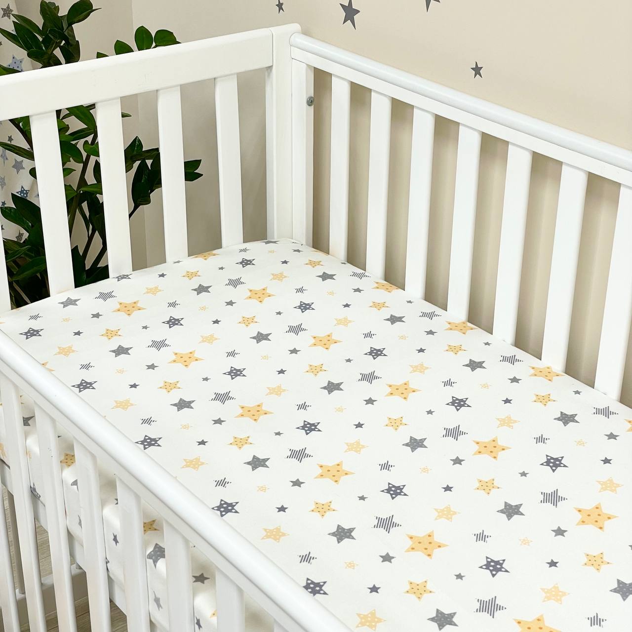 Flanelová napínacia plachta do postieľky 120 × 60 cm – Stars sivo-žltá