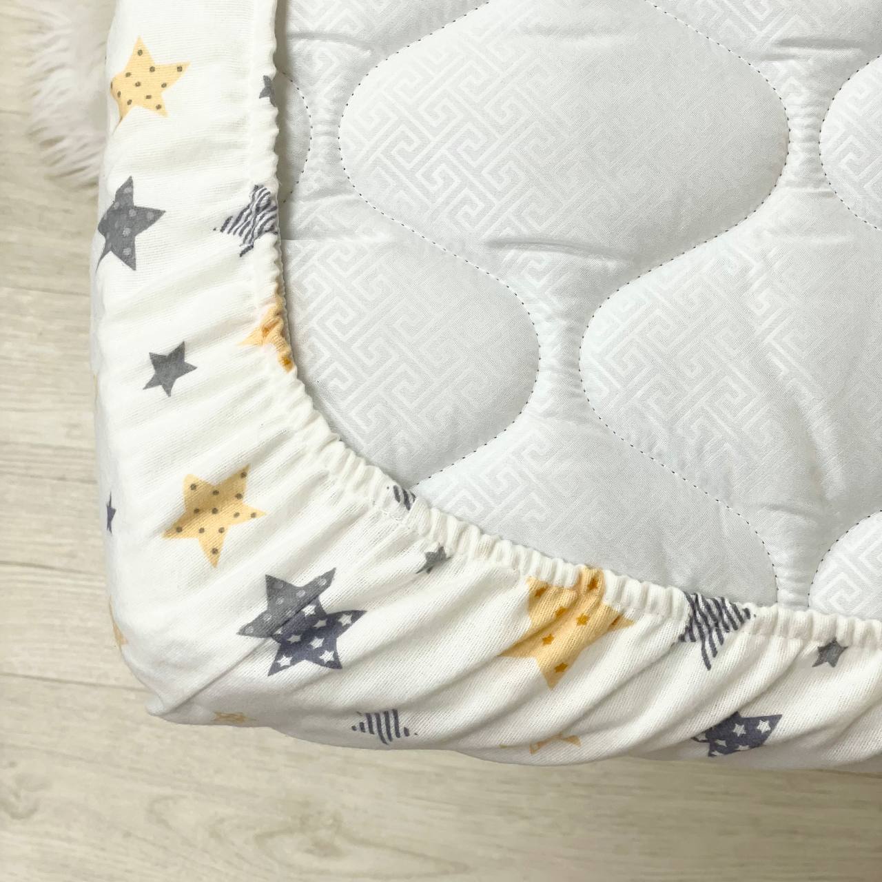 Flanelová napínacia plachta do postieľky 120 × 60 cm – Stars sivo-žltá
