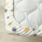 Flanelová napínacia plachta do postieľky 120 × 60 cm – Stars sivo-žltá