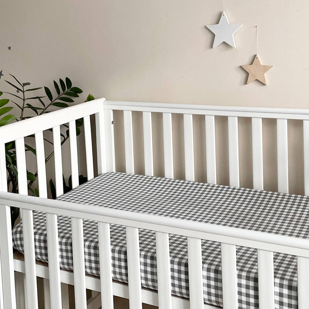 Flanelová napínacia plachta do postieľky 120 × 60 cm – Kocka sivo-biela