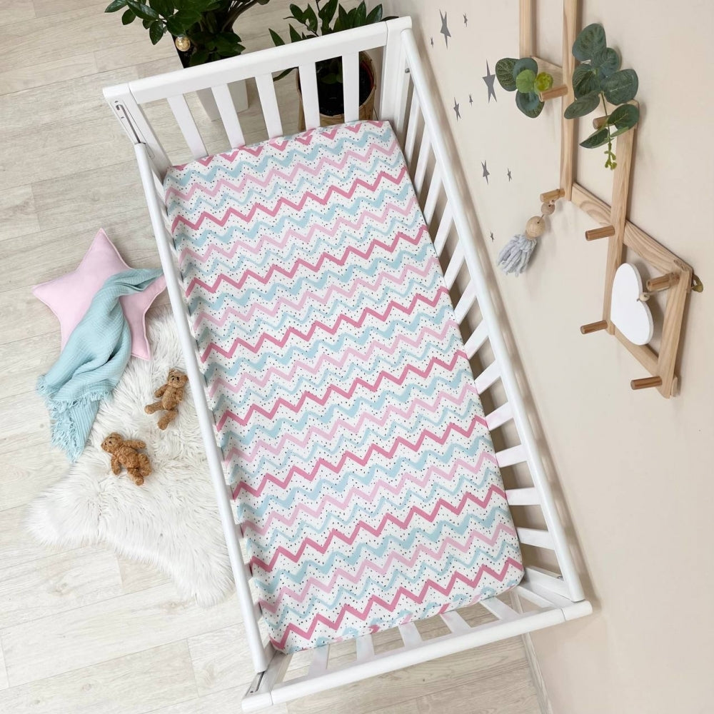 Flanelová napínacia plachta do postieľky 120 × 60 cm – Zigzag ružovo-mätový