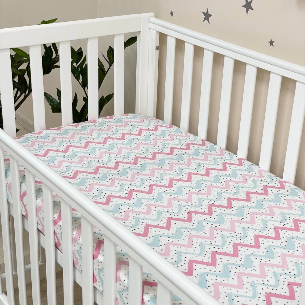 Flanelová napínacia plachta do postieľky 120 × 60 cm – Zigzag ružovo-mätový