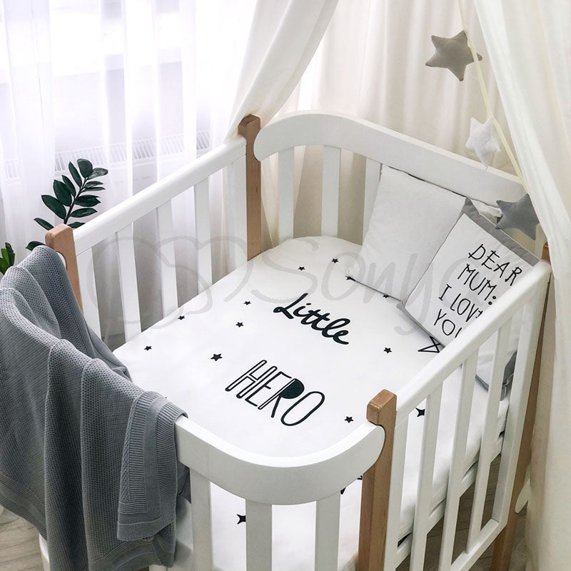 Plachta s potlačou do postieľky 60 × 120 cm – Little Hero
