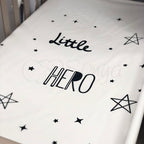 Plachta s potlačou do postieľky 60 × 120 cm – Little Hero