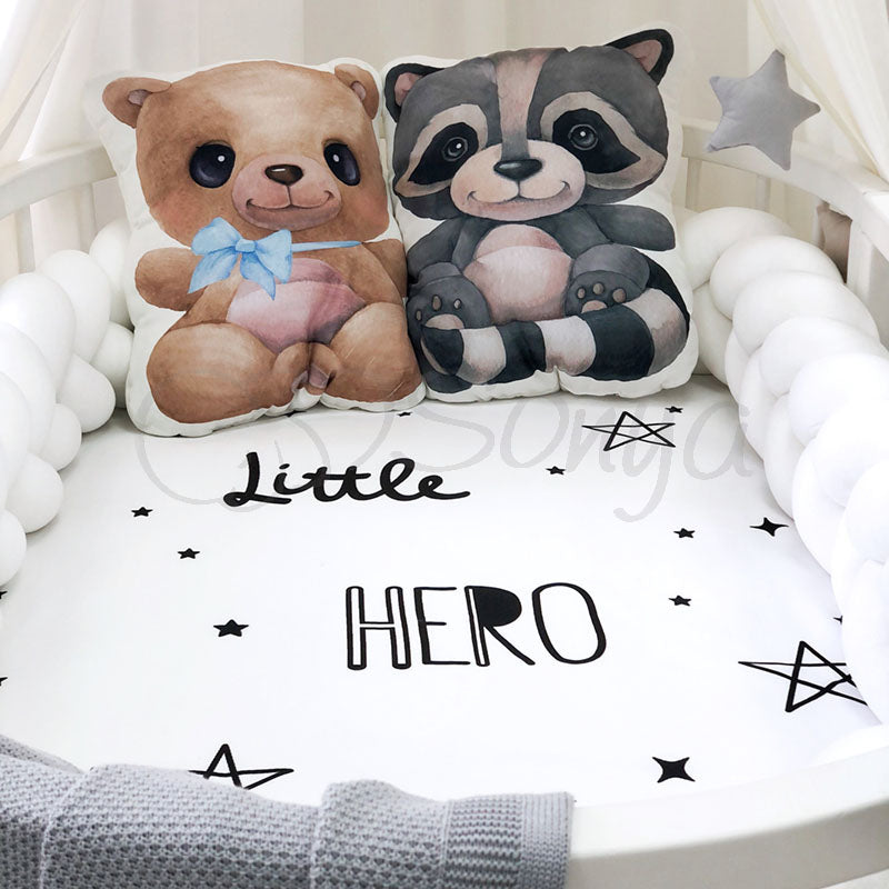 Plachta s potlačou do postieľky 60 × 120 cm – Little Hero