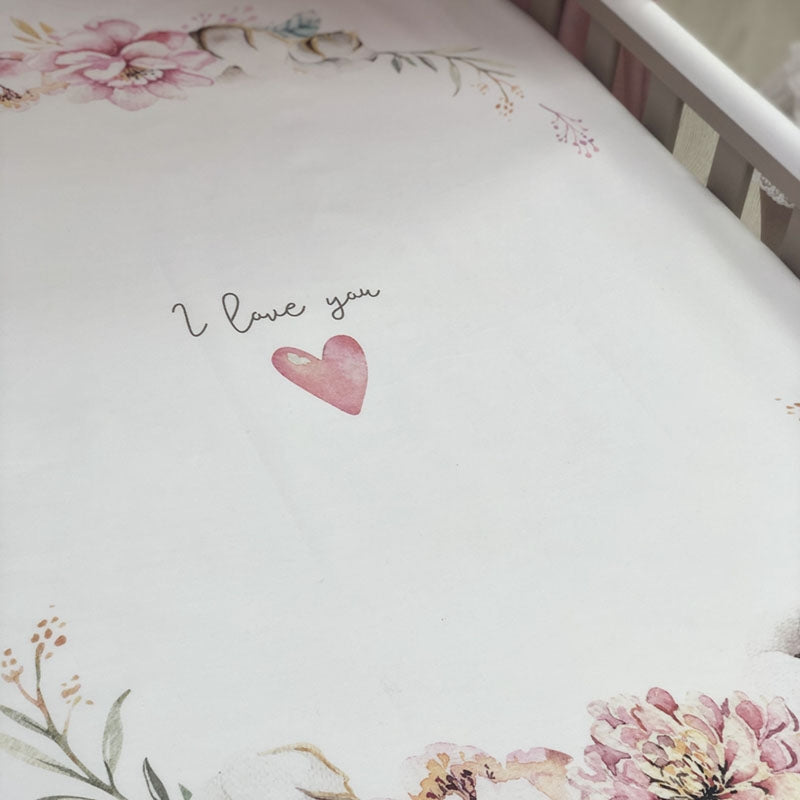 Plachta s potlačou do postieľky 60 × 120 cm – Heart and Flowers