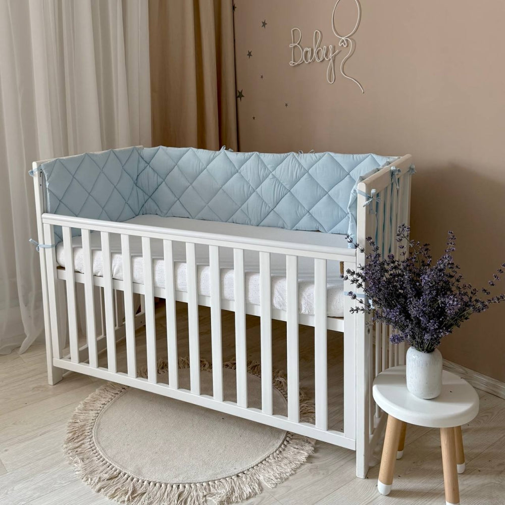Prešívaný mantinel Baby Dream na 3 strany postieľky bledomodrý