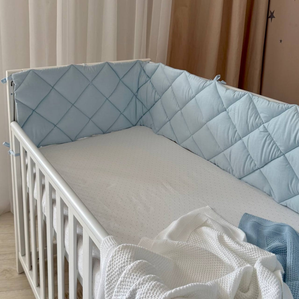 Prešívaný mantinel Baby Dream na 3 strany postieľky bledomodrý