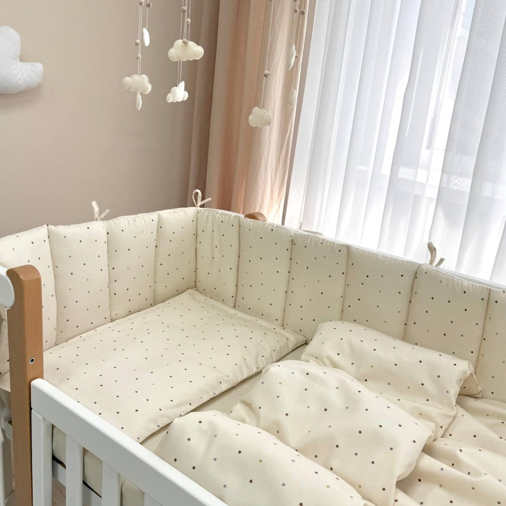 Saténový set do postieľky Tiny Love – hviezdičky na béžovom