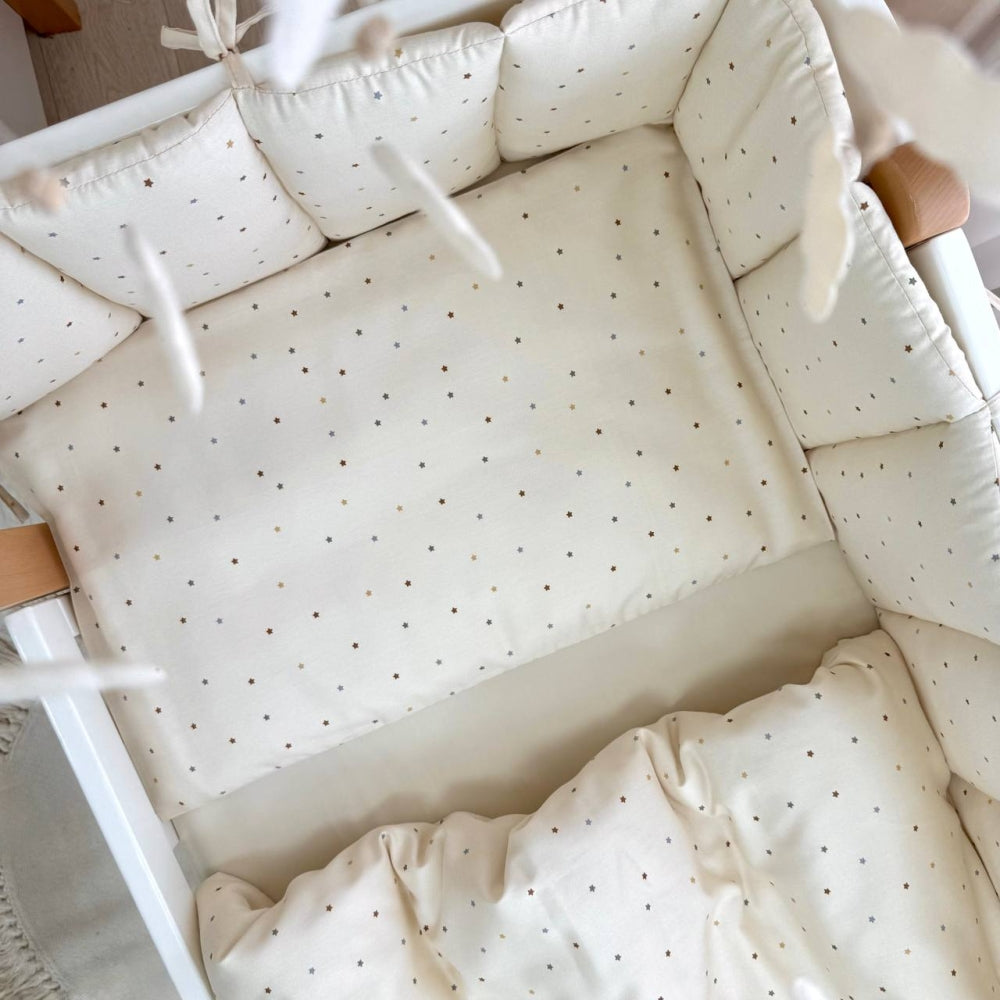 Saténový set do postieľky Tiny Love – hviezdičky na béžovom