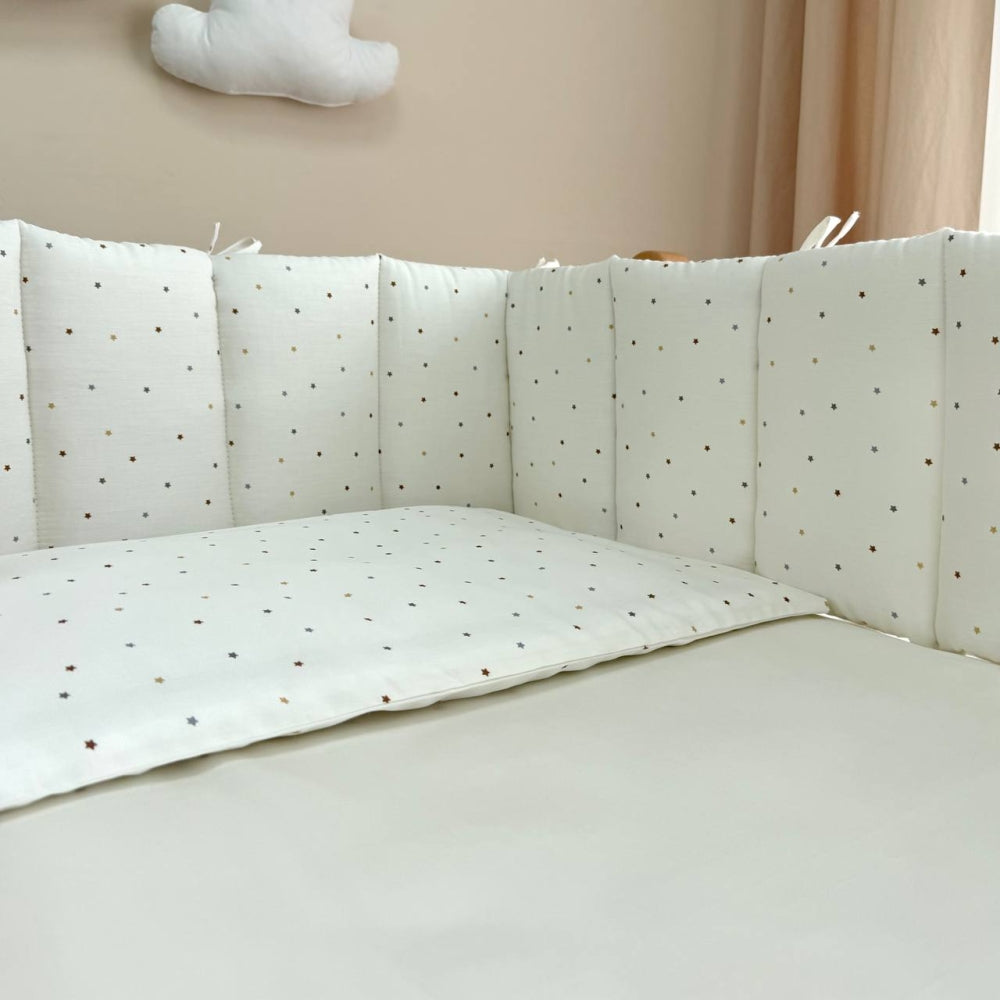 Saténový set do postieľky Tiny Love – hviezdičky na mliečnom