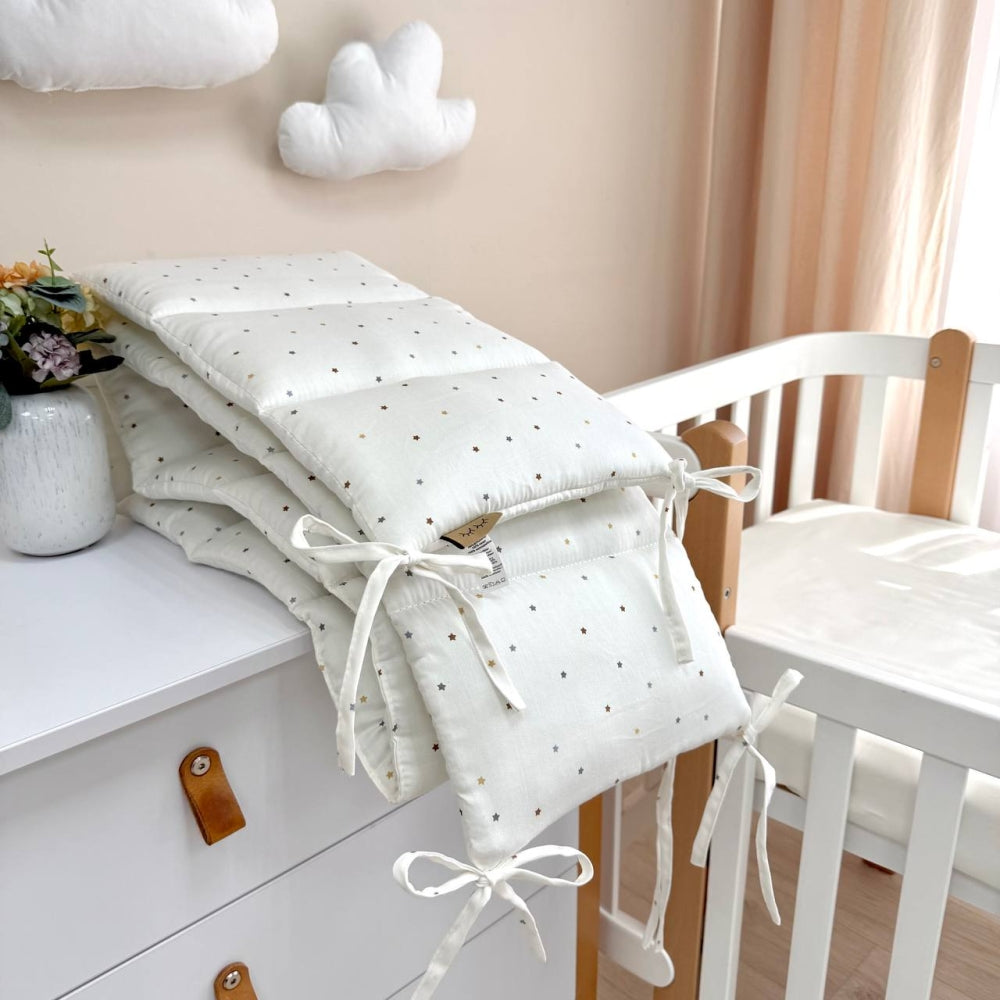 Saténový set do postieľky Tiny Love – hviezdičky na mliečnom