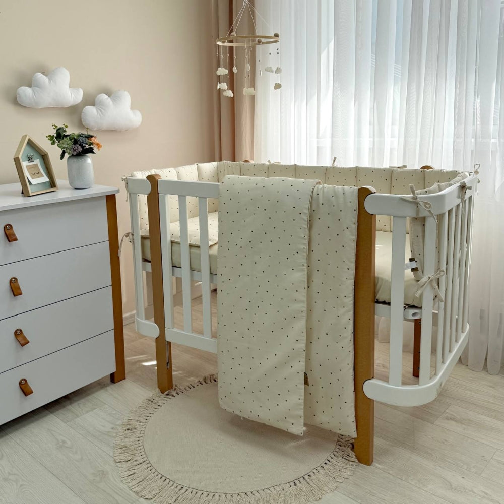 Saténový set do postieľky Tiny Love – srdiečka na béžovom