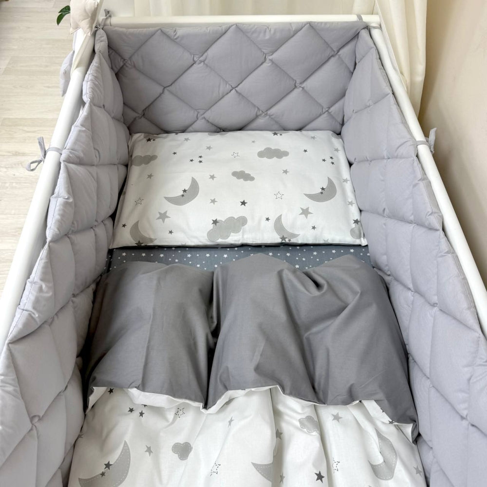 Výbava do postieľky Baby Mix – Obláčiky sivé s mesiacom
