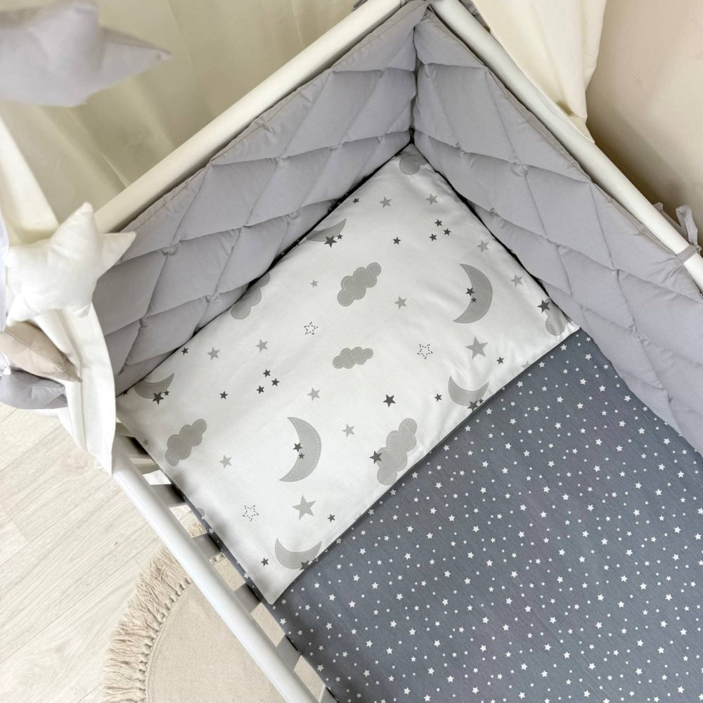 Výbava do postieľky Baby Mix – Obláčiky sivé s mesiacom