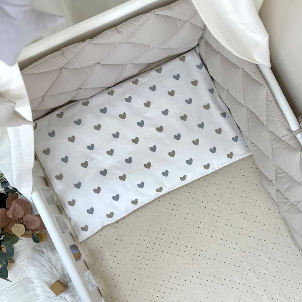 Výbava do postieľky Baby Mix – Srdiečka sivobéžové