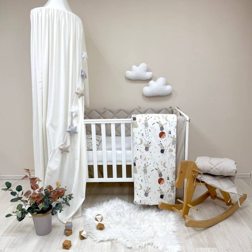 Výbava do postieľky Baby Mix – Zajačiky na rebríku béžový