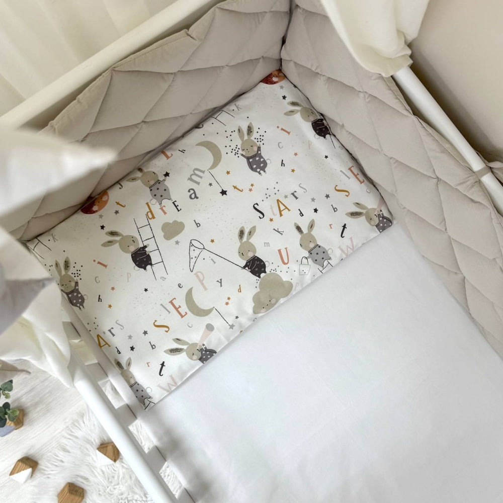 Výbava do postieľky Baby Mix – Zajačiky na rebríku béžový