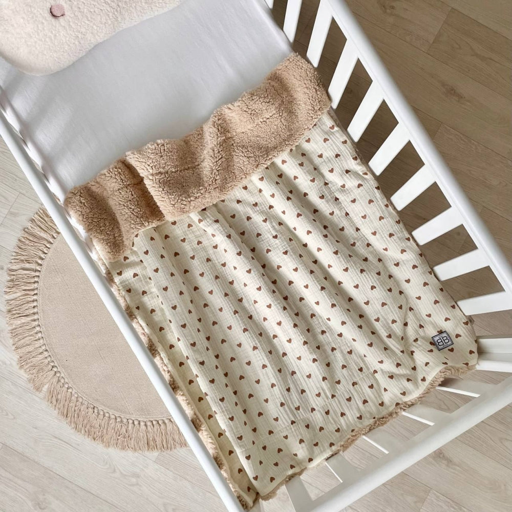 Mušelínová plachta do kočíka 45 × 80 cm – čokoládové srdiečka
