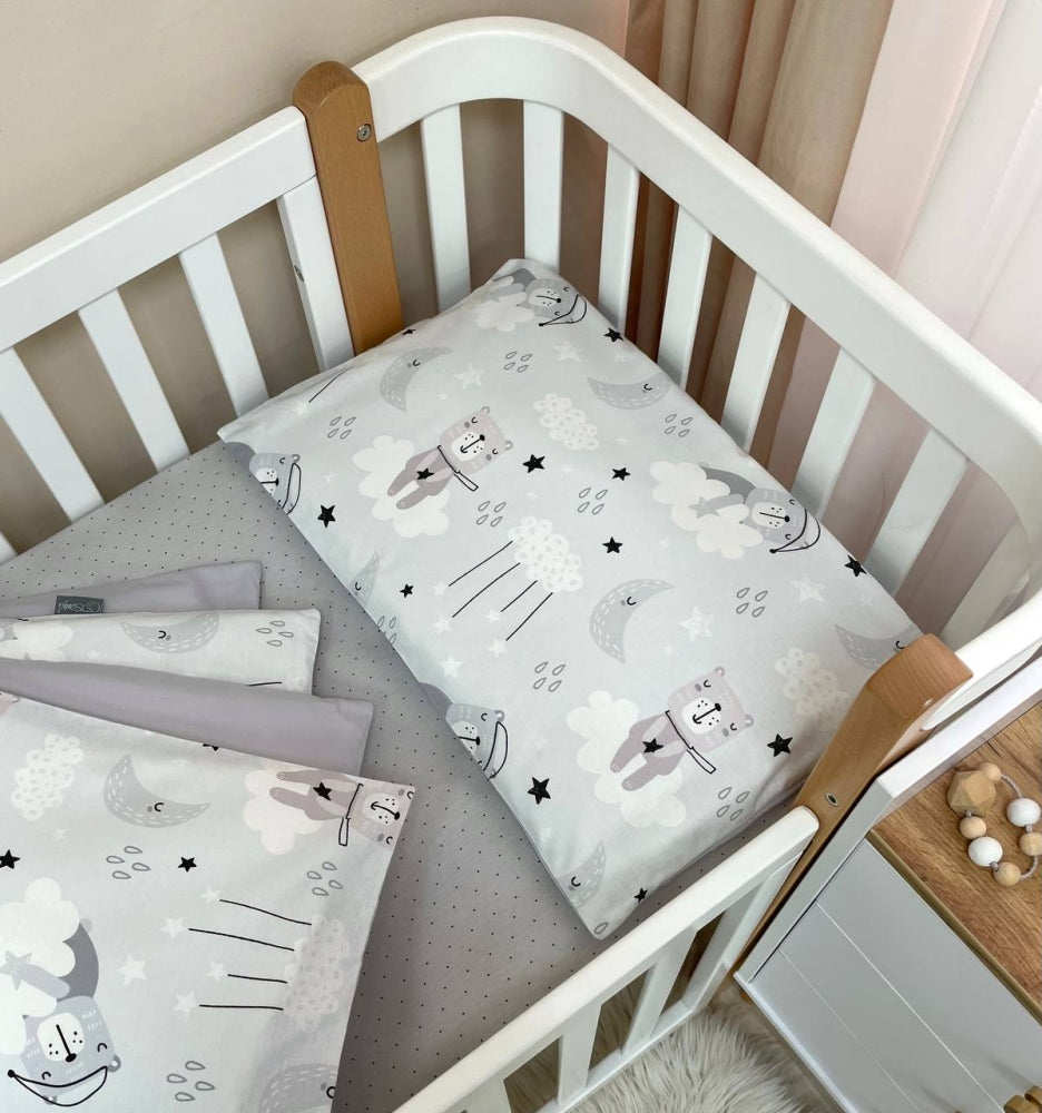 Detská posteľná súprava do postieľky Baby Dream – Mačky v oblakoch – sivá