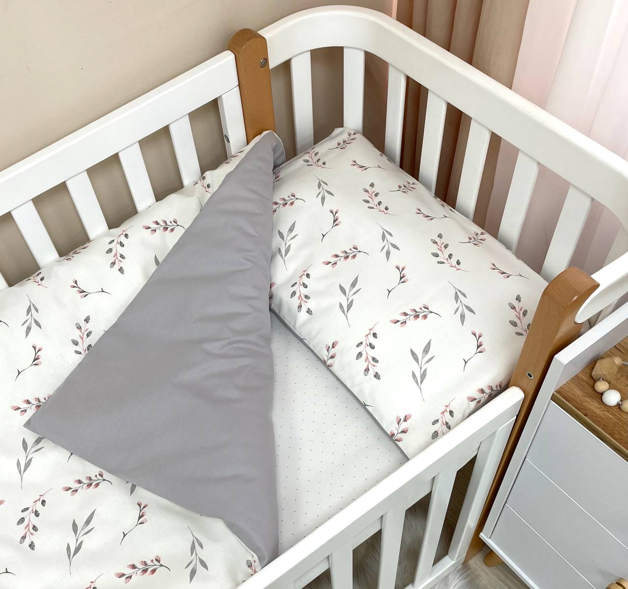 Detská posteľná súprava do postieľky Baby Dream – Vetvičky mačiek – púdrová