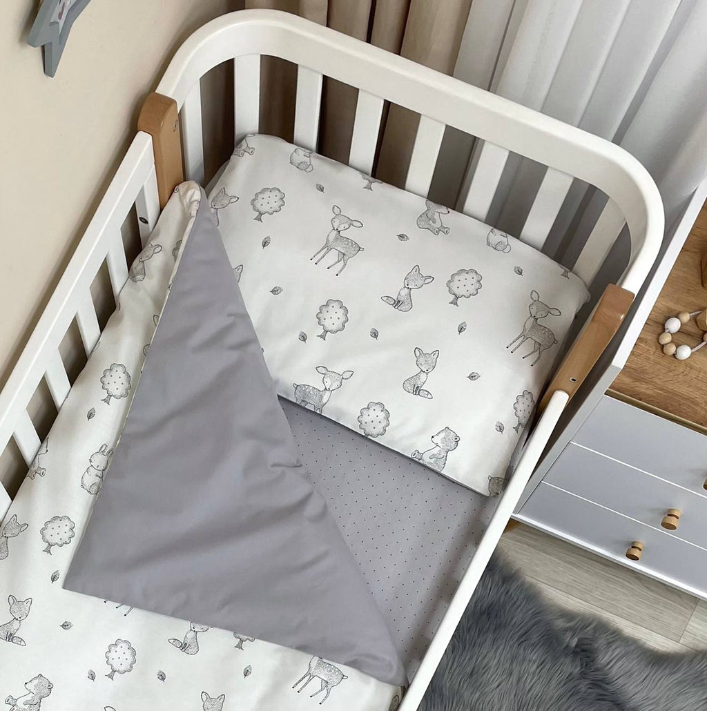 Náhradná posteľná súprava do postieľky Happy Night – Zvieratká sivé