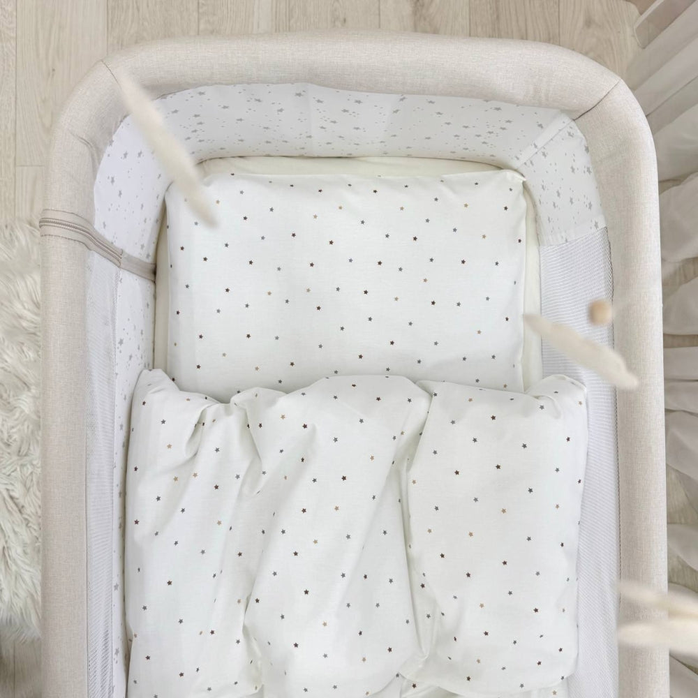 Popelínové obliečky do mini postieľky MiniNest – hviezdičky na bielom