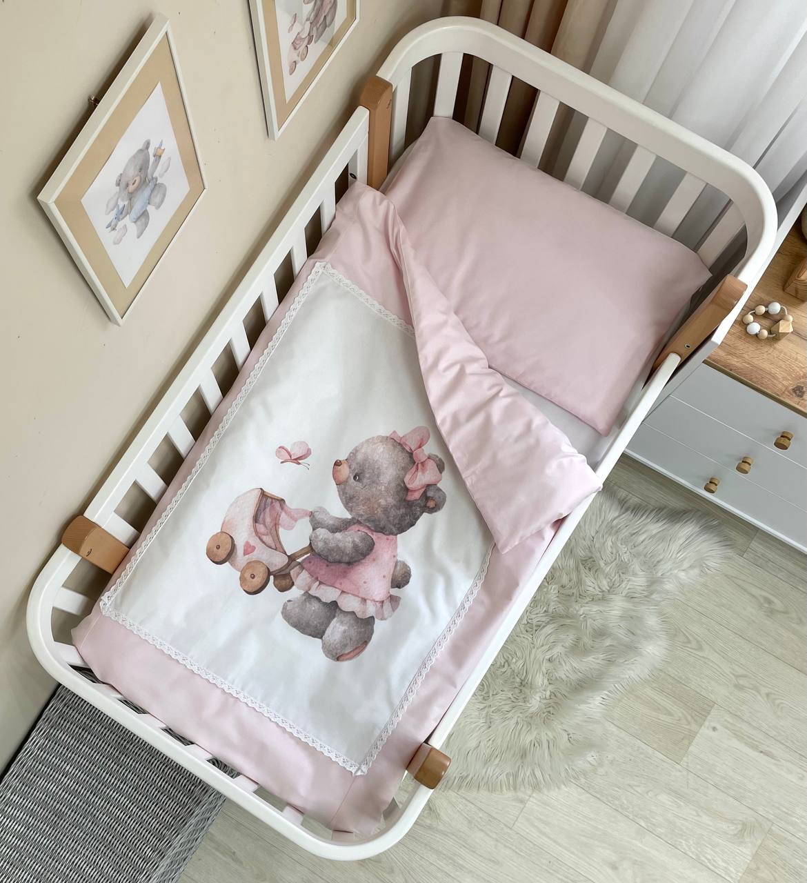 Detská posteľná súprava do postieľky Kids Toys – Medvedík dievčatko