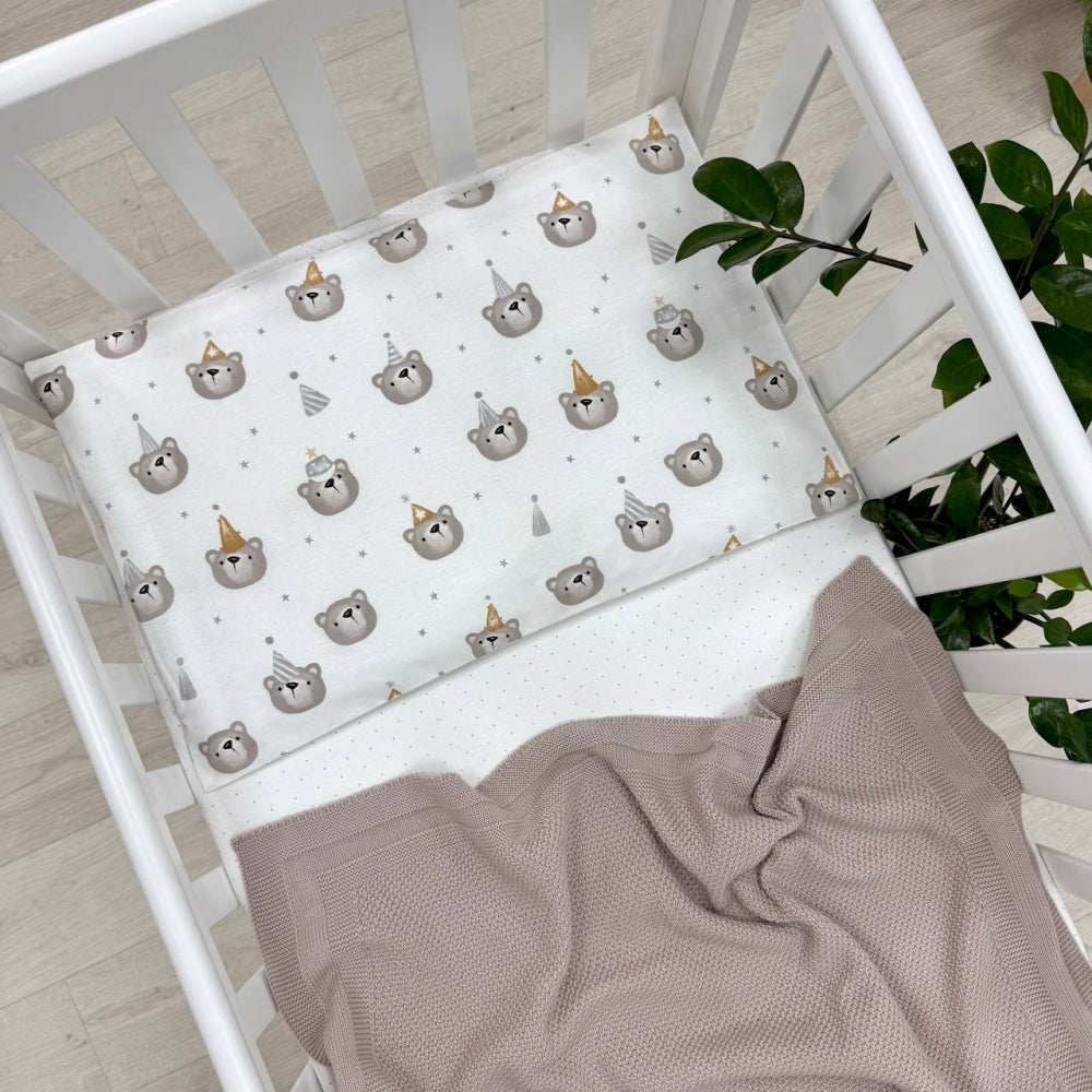 Obliečka na vankúš 40 × 60 cm Medvedíky v čiapkach sivé