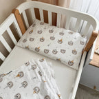Bavlnená posteľná súprava do postieľky Baby Mix – Medvedíky v čiapočkách sivé