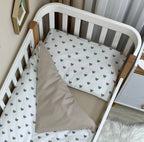 Bavlnená posteľná súprava do postieľky Baby Mix – Srdiečka sivobéžové