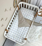 Bavlnená posteľná súprava do postieľky Baby Mix – Srdiečka sivobéžové