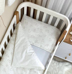 Bavlnená posteľná súprava do postieľky Baby Mix – Zajačiky béžové na bielej
