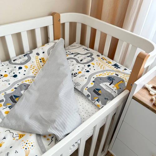 Bavlnená posteľná súprava do postieľky Baby Mix – Železnica žltá