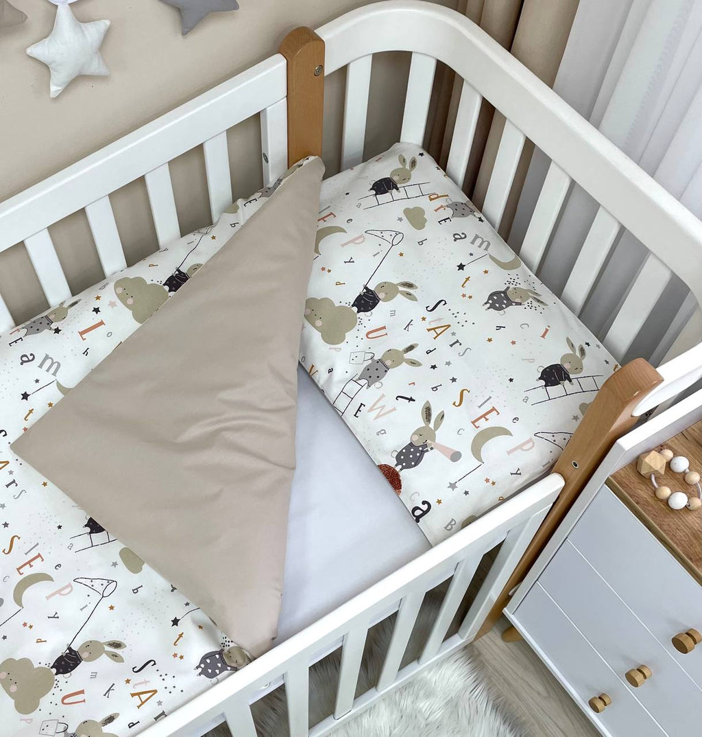 Bavlnená posteľná súprava do postieľky Baby Mix – Zajačiky na rebríku béžová