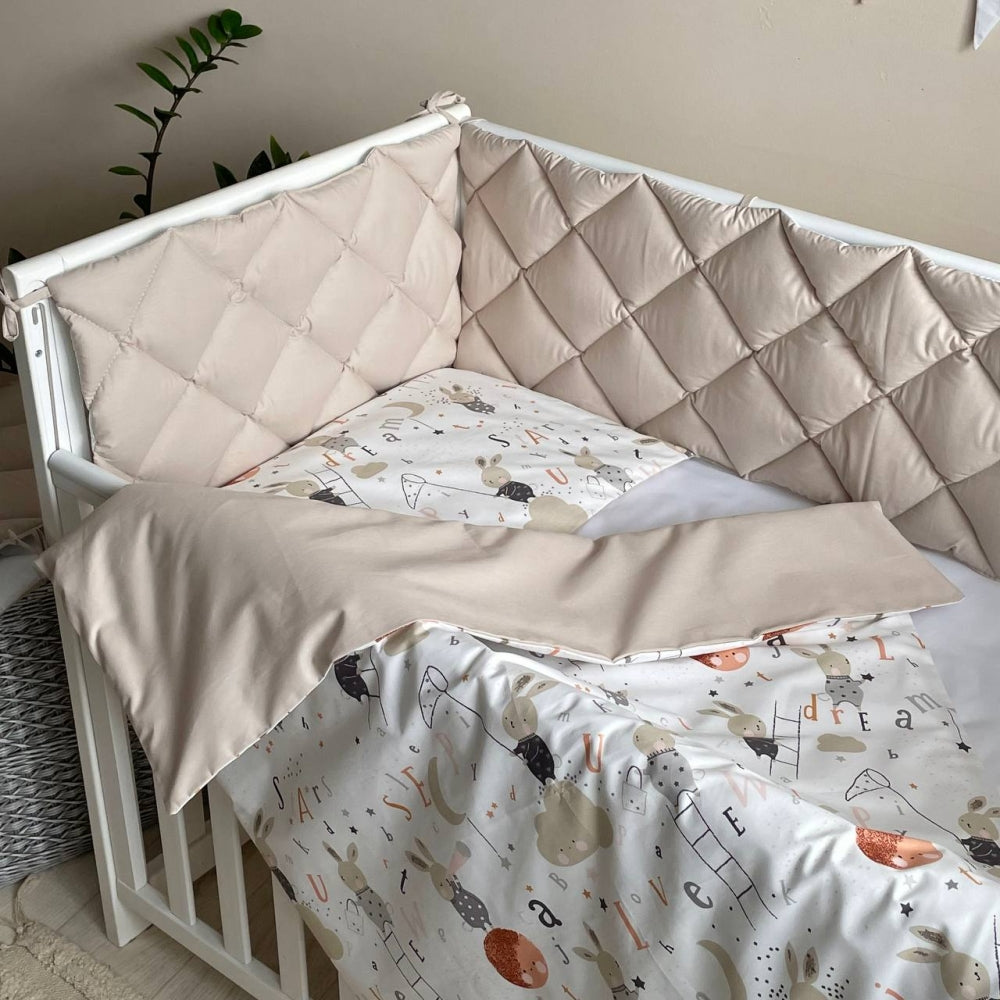 Bavlnená posteľná súprava do postieľky Baby Mix – Zajačiky na rebríku béžová