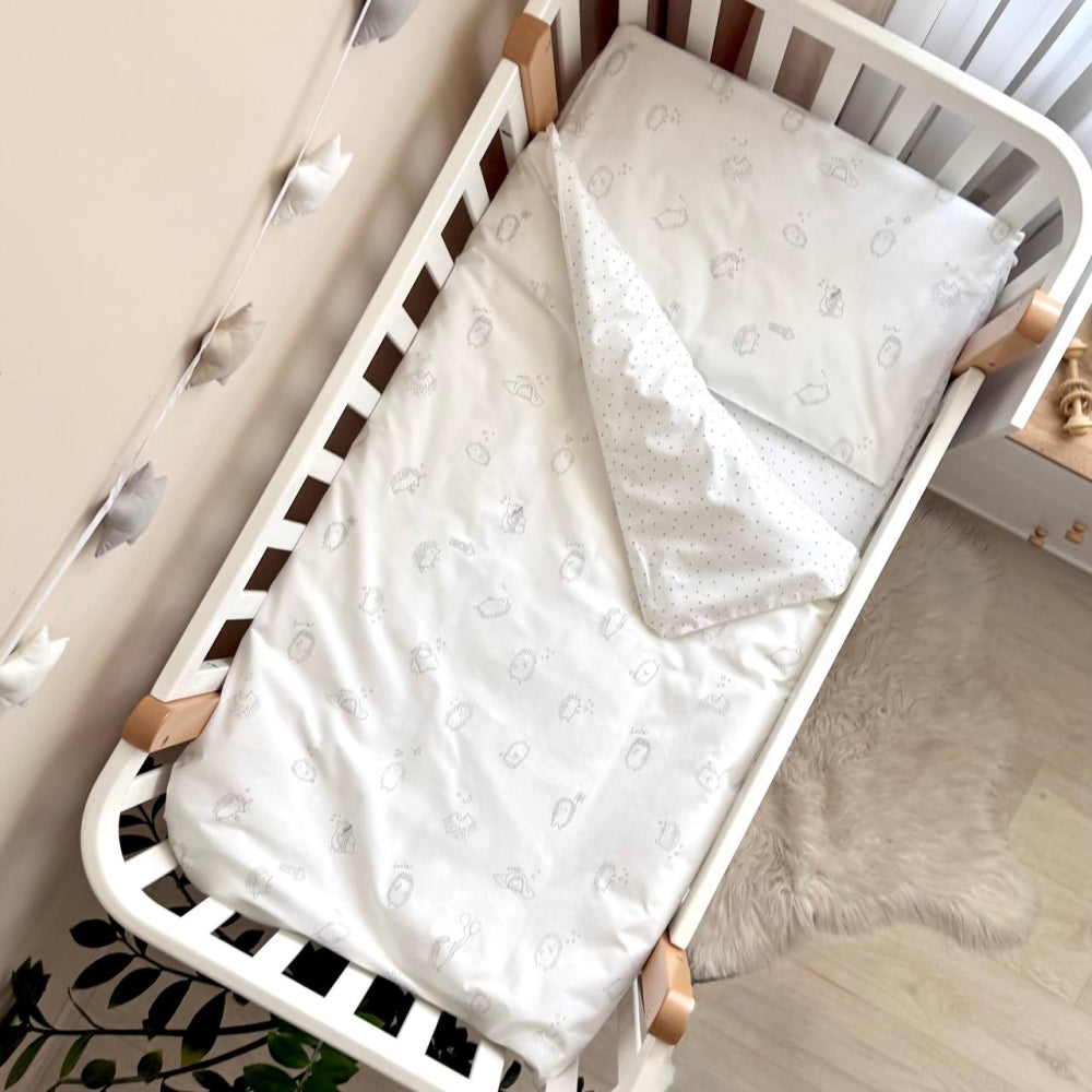 Bavlnená posteľná súprava do postieľky Baby Mix – New Ježkovia sivá