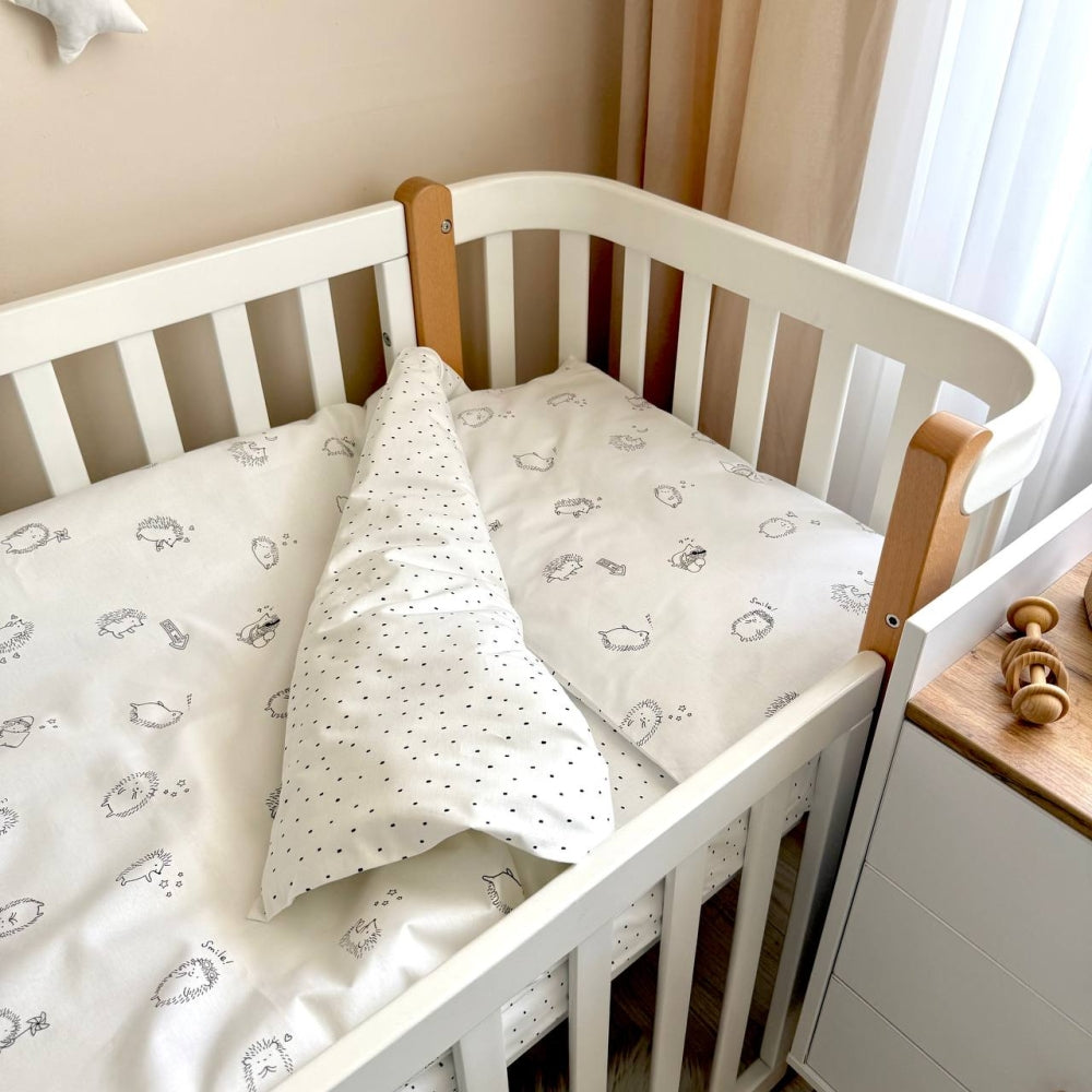 Bavlnená posteľná súprava do postieľky Baby Mix – New Čierni ježkovia