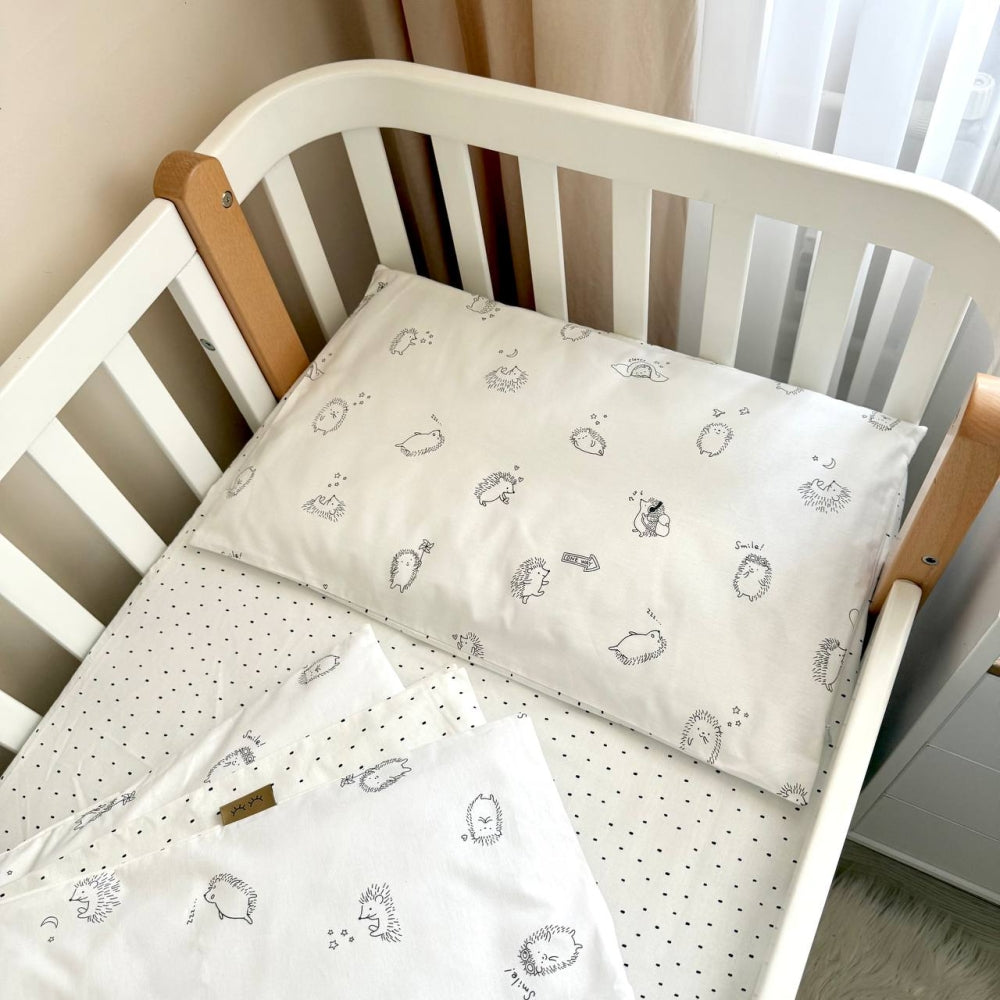 Bavlnená posteľná súprava do postieľky Baby Mix – New Čierni ježkovia