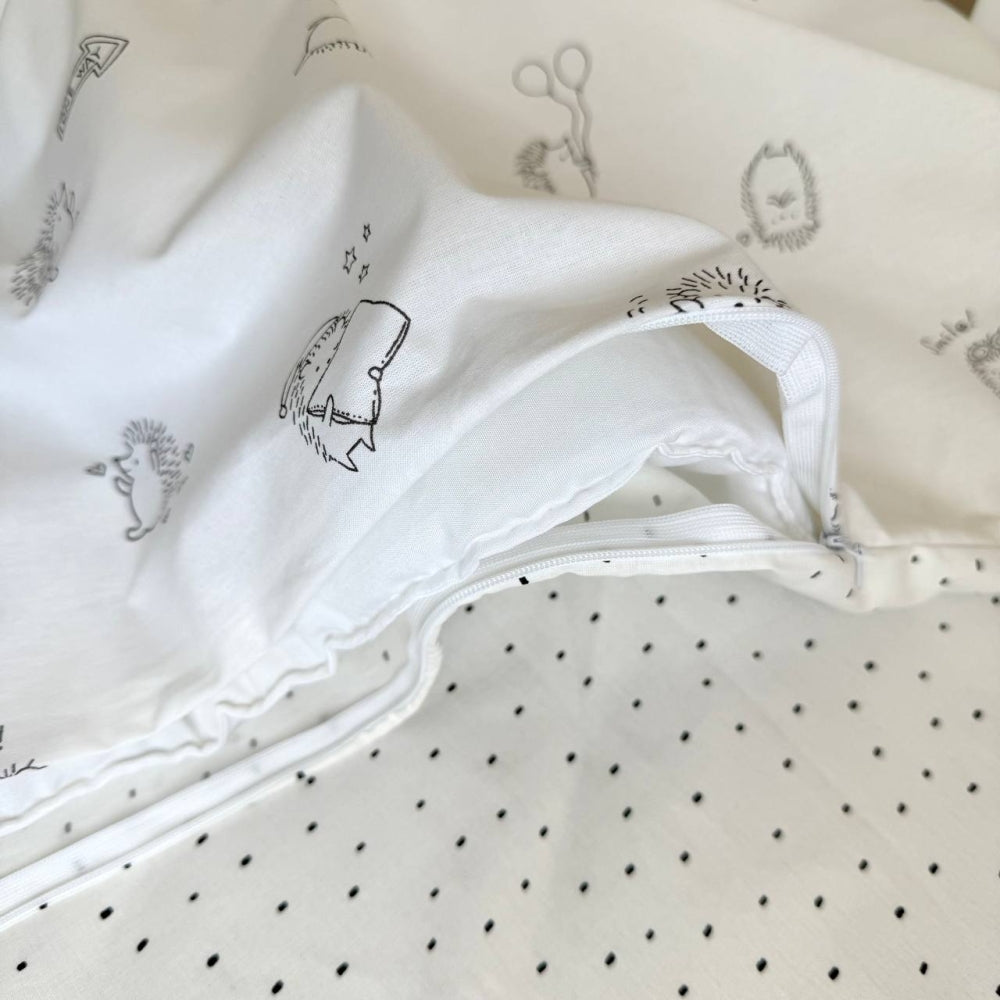 Bavlnená posteľná súprava do postieľky Baby Mix – New Čierni ježkovia
