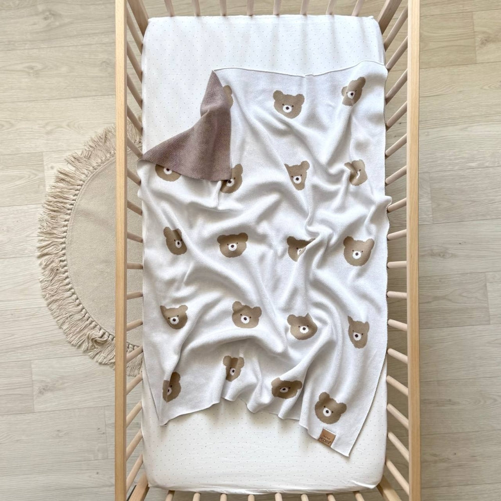 Žakárová pletená deka pre bábätko Medvedíky