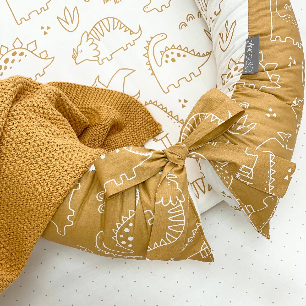 Hniezdo pre bábätko Baby Design – Dino horčicové