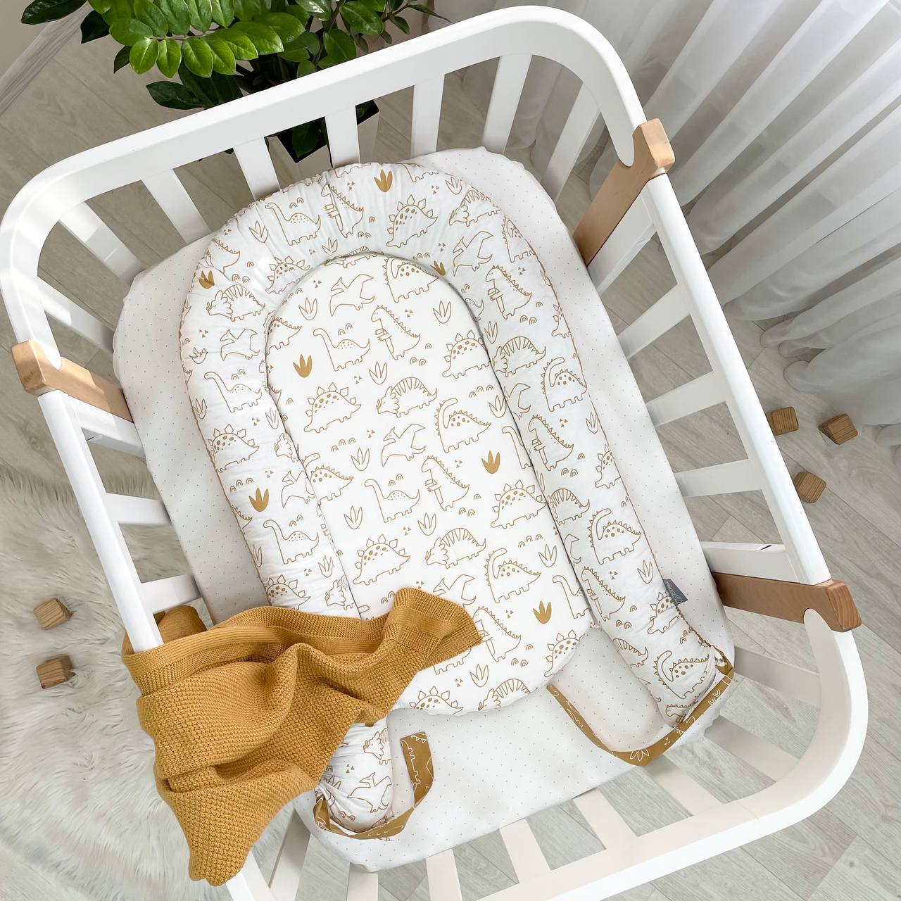 Hniezdo pre bábätko Baby Design – Dino horčicové