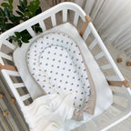 Hniezdo pre bábätko Baby Design – srdcia sivo-béžové