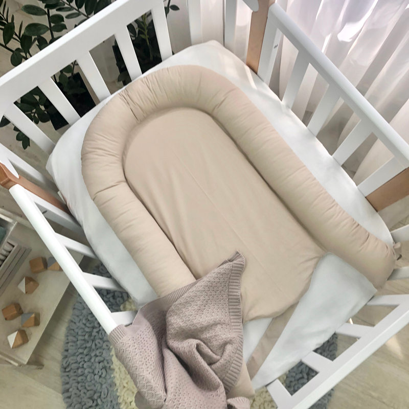 Hniezdo pre bábätko Baby Design – srdcia sivo-béžové