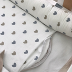Hniezdo pre bábätko Baby Design – srdcia sivo-béžové