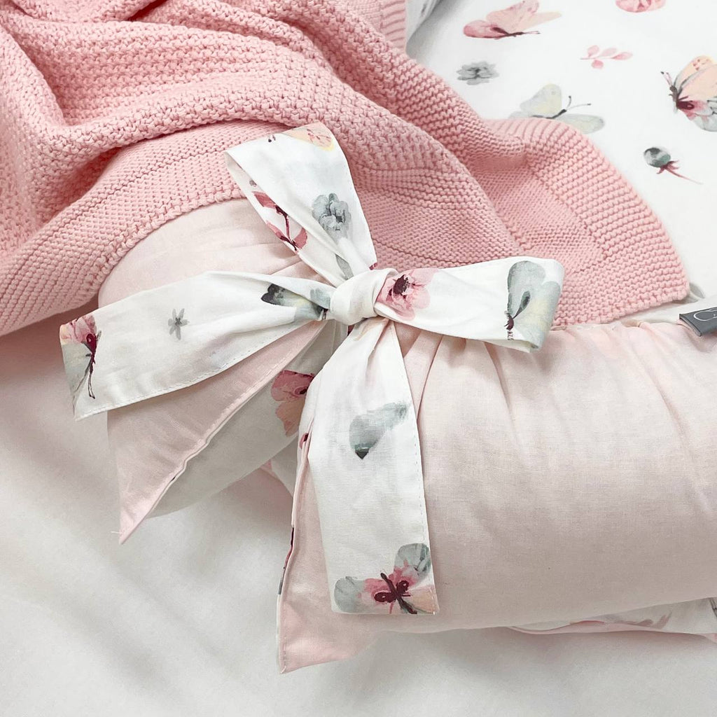 Hniezdo pre bábätko Baby Design – motýlik ružovo-mätové