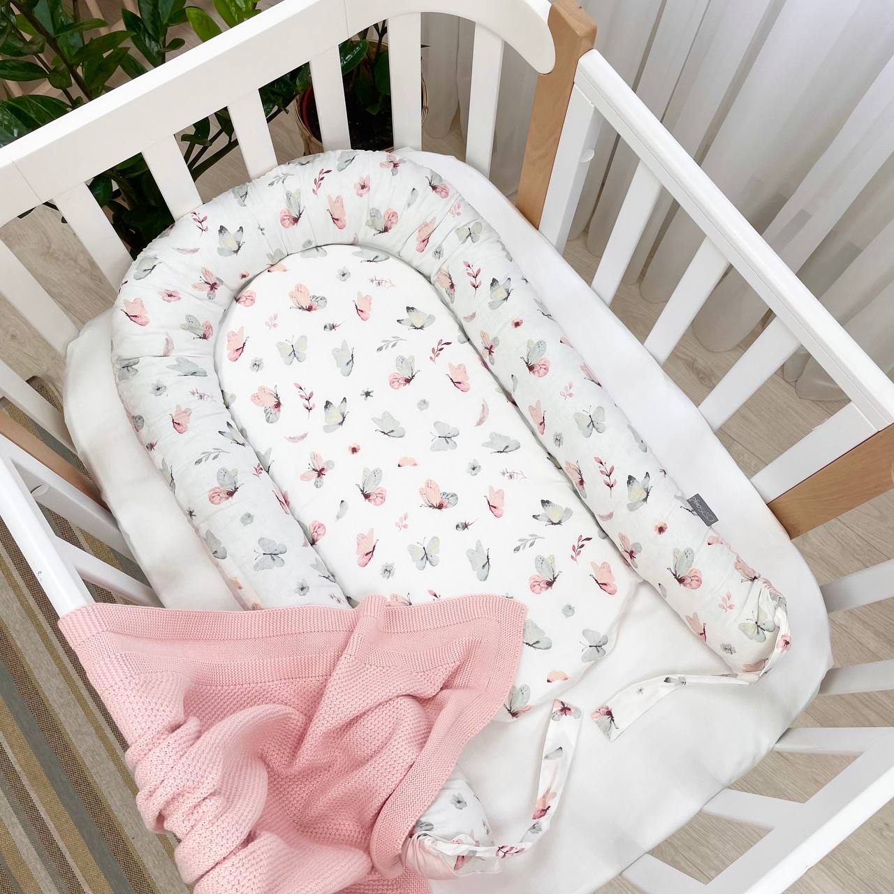 Hniezdo pre bábätko Baby Design – motýlik ružovo-mätové