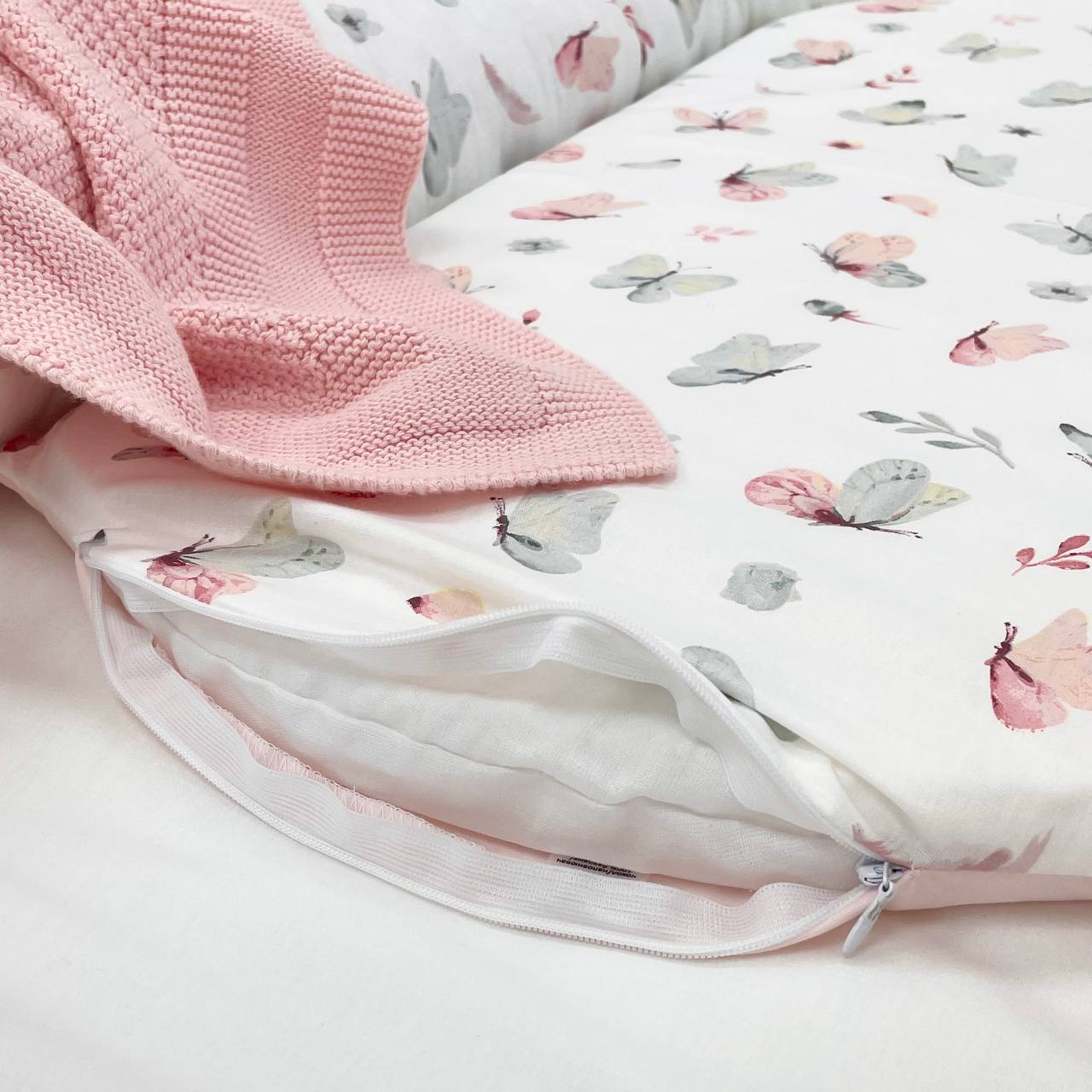 Hniezdo pre bábätko Baby Design – motýlik ružovo-mätové