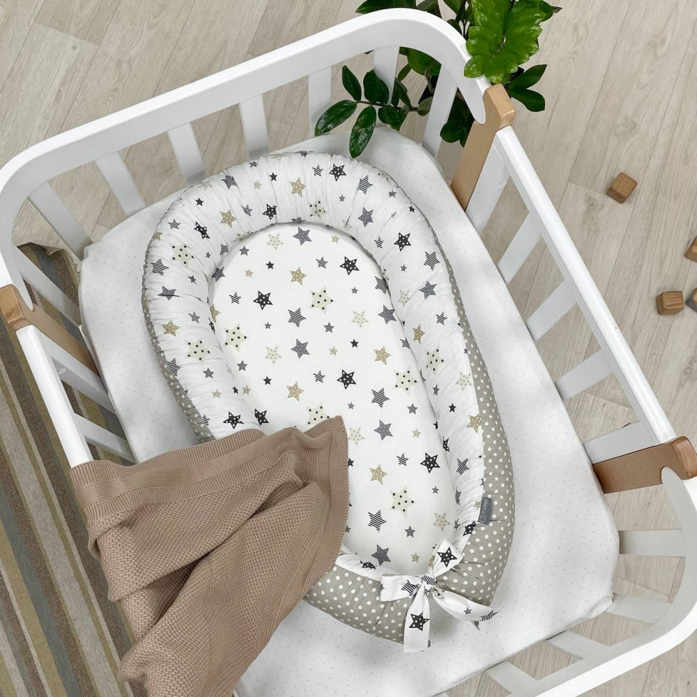 Hniezdo pre bábätko Baby Design – Stars sivo-béžové